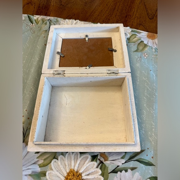 Cute coastal trinket box, white wash box, picture frame top excellent condition - Picture 10 of 13